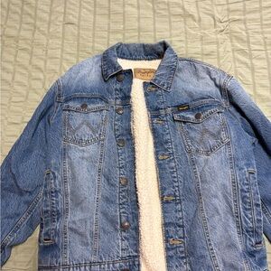 Wrangler Retro Denim Jacket with Cream Sherpa Lining